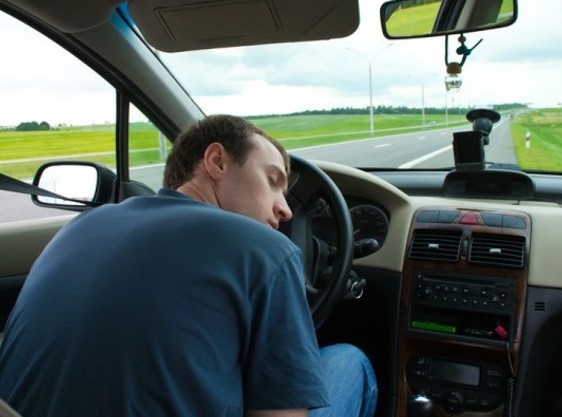 cách chống buồn ngủ khi lái xe ô tô