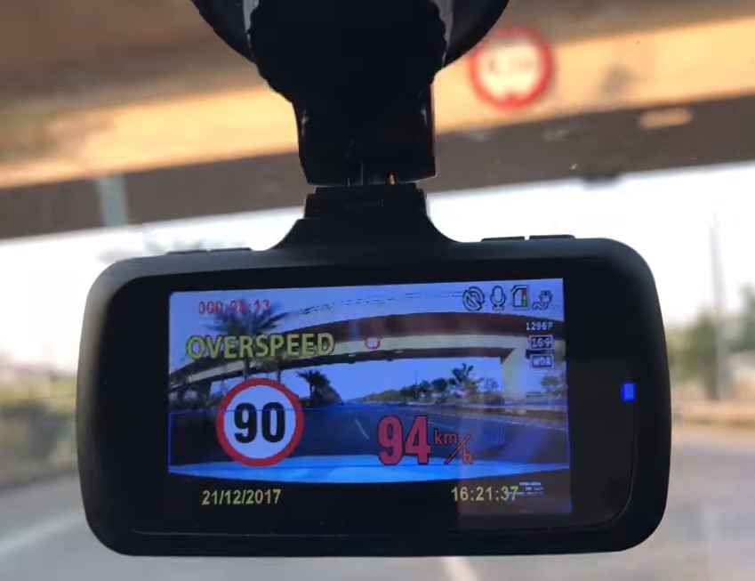 Camera hành trình có cảnh báo tốc độ