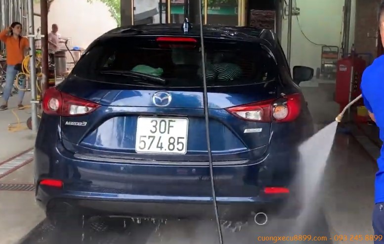 Có nên rửa xe ô tô thường xuyên?
