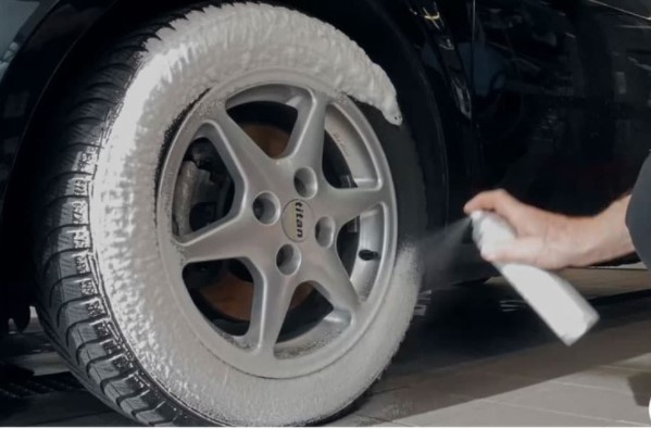 Hóa chất bảo dưỡng đánh bóng lốp xe ô tô
