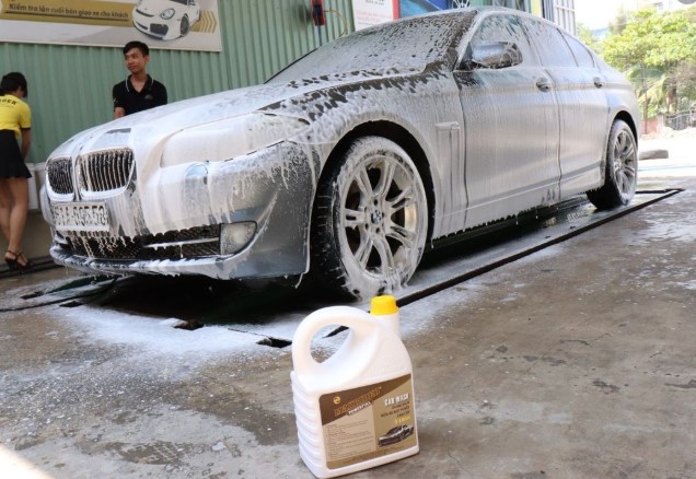 Nên dùng nước rửa xe ô tô loại nào tốt nhất 2020